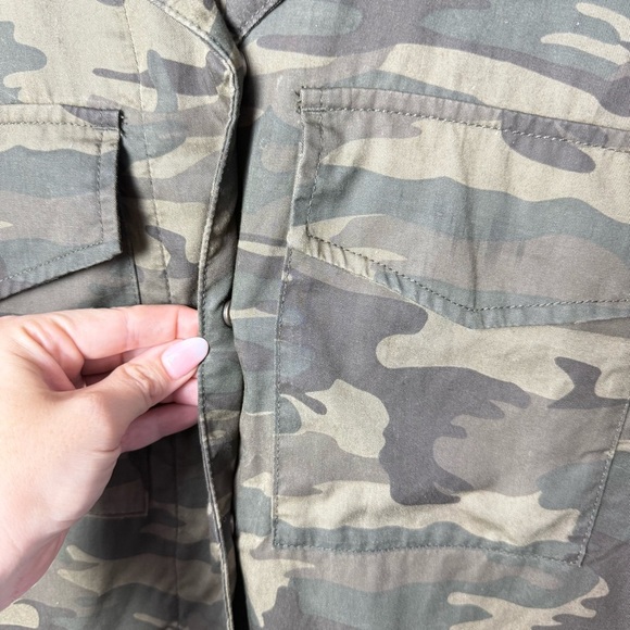 Sanctuary Women’s Camouflage Short Sleeve Button Snap Shirt with Pockets size M - Picture 8 of 11